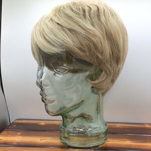 Wig lot627 nwt really cute!